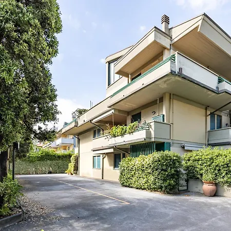 Guesthost - Two-levels With Terrace And Parking Apartmán *