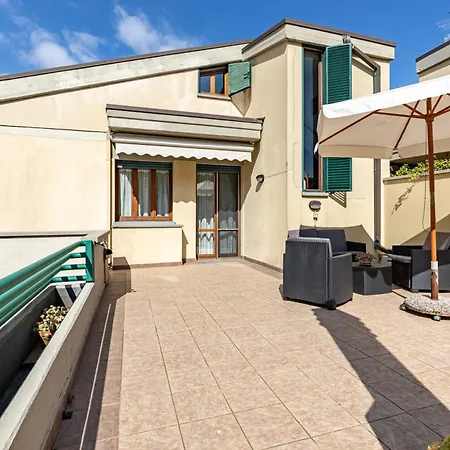 Apartmán Guesthost - Two-levels With Terrace And Parking
