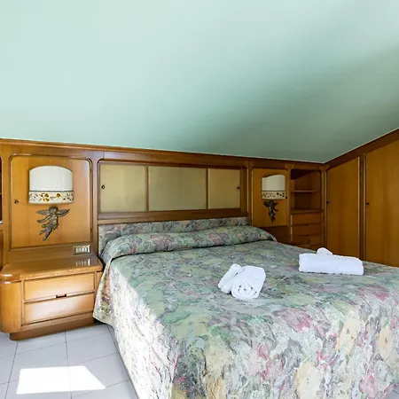 Guesthost - Two-levels With Terrace And Parking Apartment Viareggio