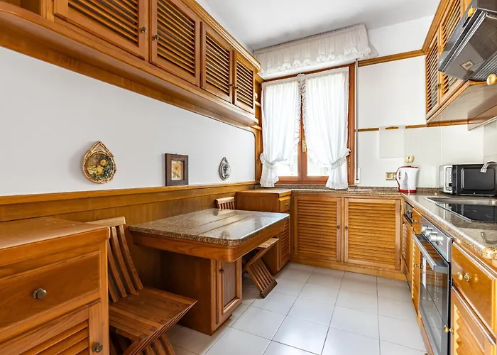 Apartment Guesthost - Two-levels With Terrace And Parking Viareggio